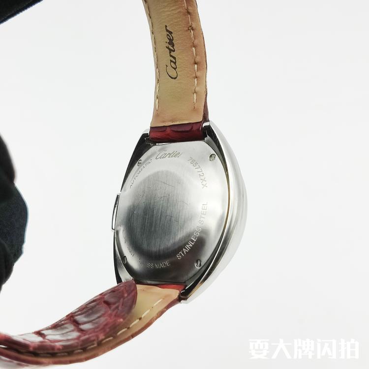 Cartier卡地亚 钥匙系列自动机械腕表 Cartier卡地亚钥匙系列自动机械腕表，极具精致水晶镜面镀银指针，酒红色鳄鱼皮表带，高贵优雅的气质瞬间体现出来，公价32200，这枚超值带走啦  表径31mm
